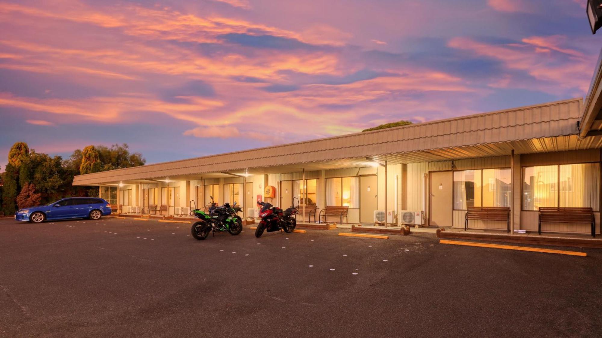 Comfort Inn เดวอนพอร์ต ภายนอก รูปภาพ